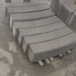 江西芝麻白弧形路牙石
