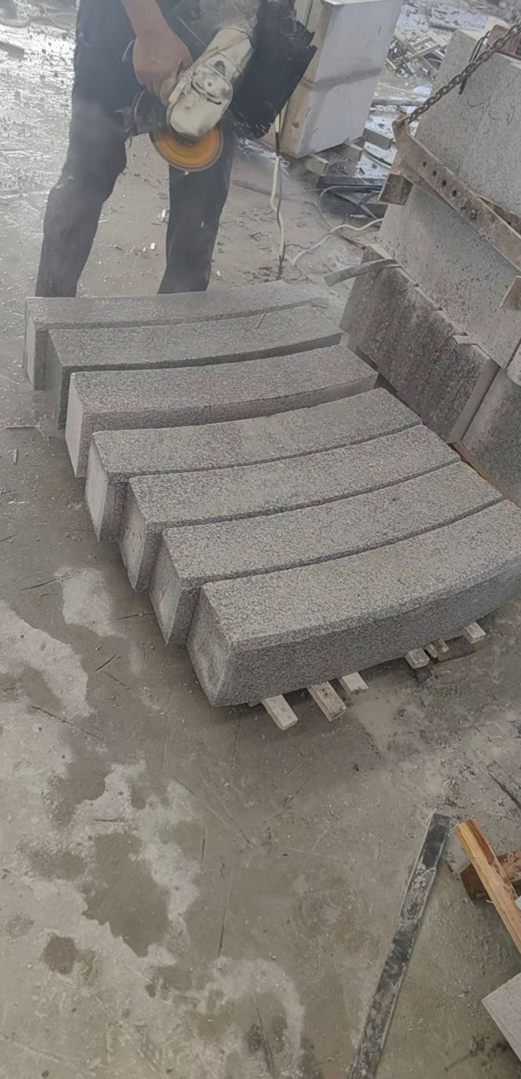 江西芝麻白弧形路牙石